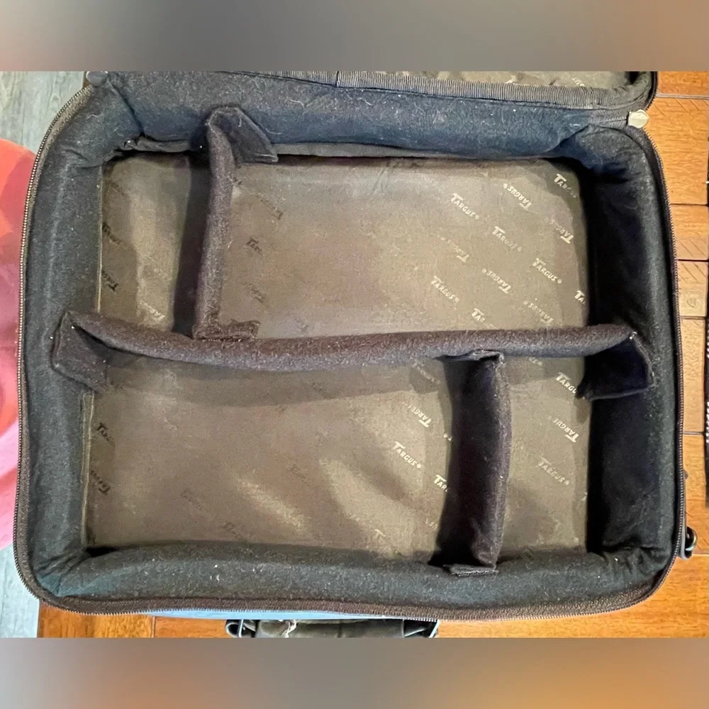 *NWOT* Targus Laptop Bag - Model CUN1 - Genuine Leather - Briefcase - Tote Bag